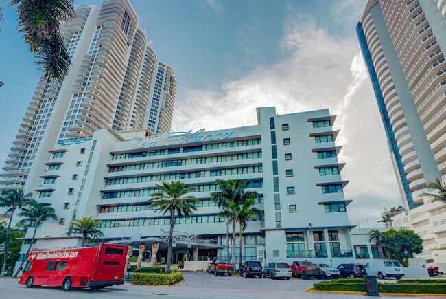 Building Photo - 6345 Collins Ave