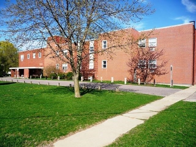 Building Photo - 122 Maine St