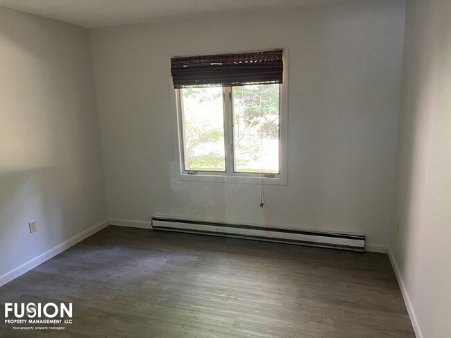 Building Photo - Warm & Inviting One-Level Condo in South B...
