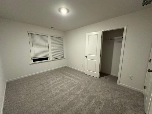 Building Photo - 2482 Van Fleet Cir