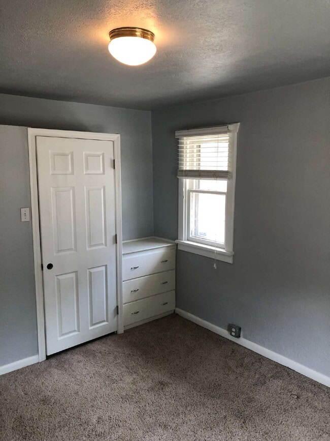 Building Photo - 450 E 300 N