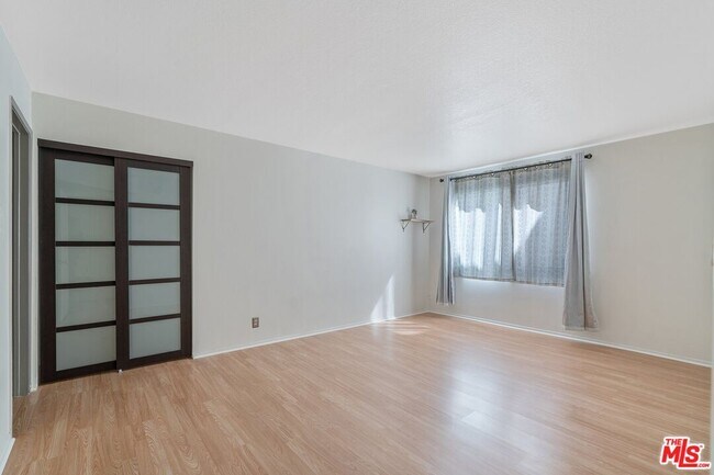 Building Photo - 1750 N Harvard Blvd