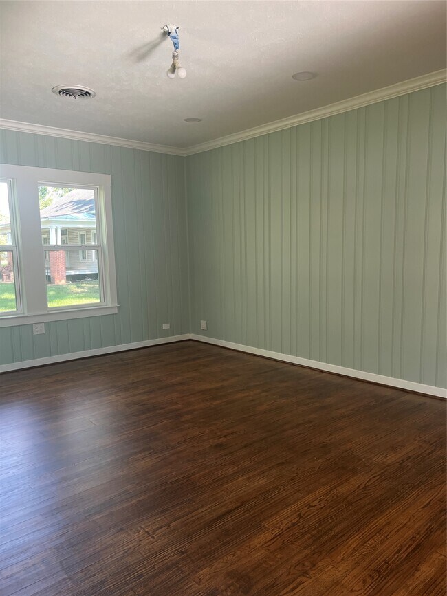 Building Photo - 803 Austin St