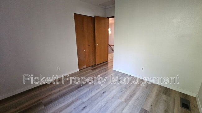 Building Photo - 4755 NW Hosman Cir