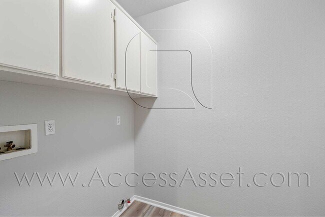 Building Photo - 27090 Adelanto Dr