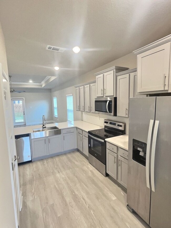 Building Photo - COMING SOON! 3-bedroom home located in the South Pointe subdivision!