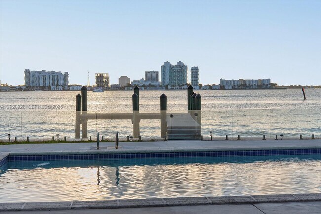 Building Photo - 1101 S Shore Dr