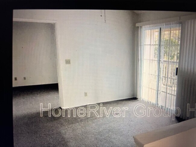 Building Photo - 2 Bedroom / 2 Bath Condo on Golf Course