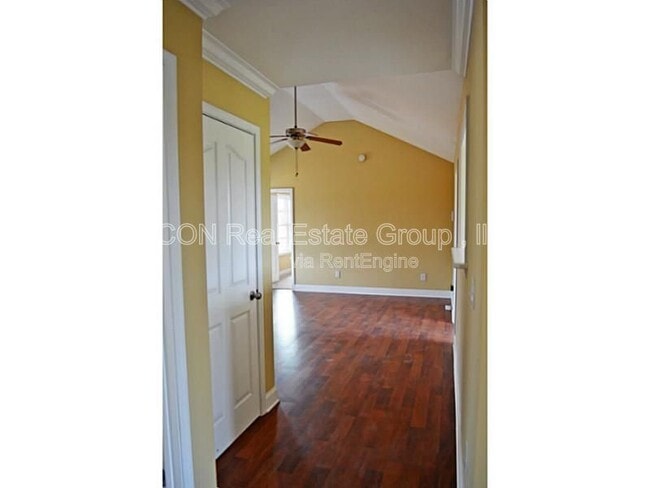 Building Photo - 285 Erica Ln SE