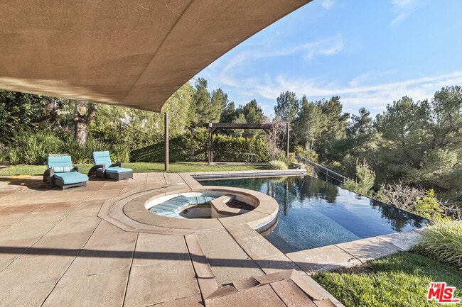 Building Photo - 2473 La Condesa Dr