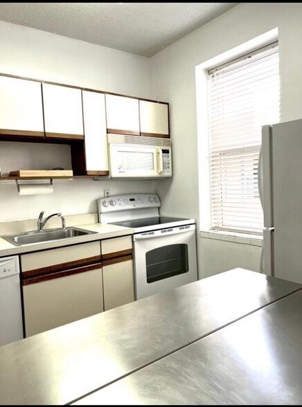 Building Photo - 1415 Commonwealth Ave