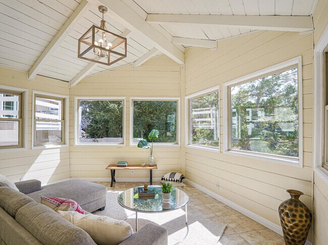 Building Photo - 4236 Ensenada Dr