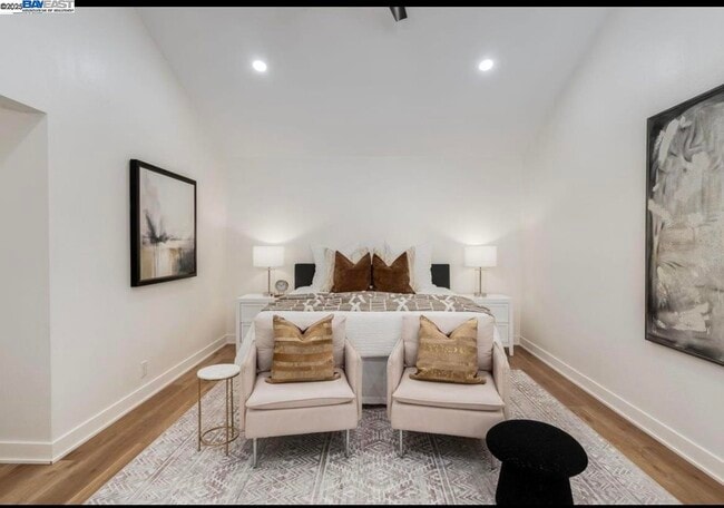 Building Photo - 725 Old Creek Rd