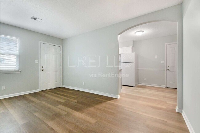 Building Photo - 929 Camden Ave