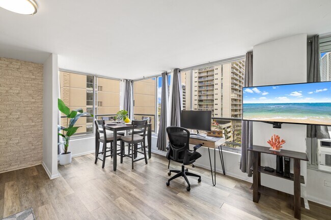 Building Photo - 2421 Tusitala St