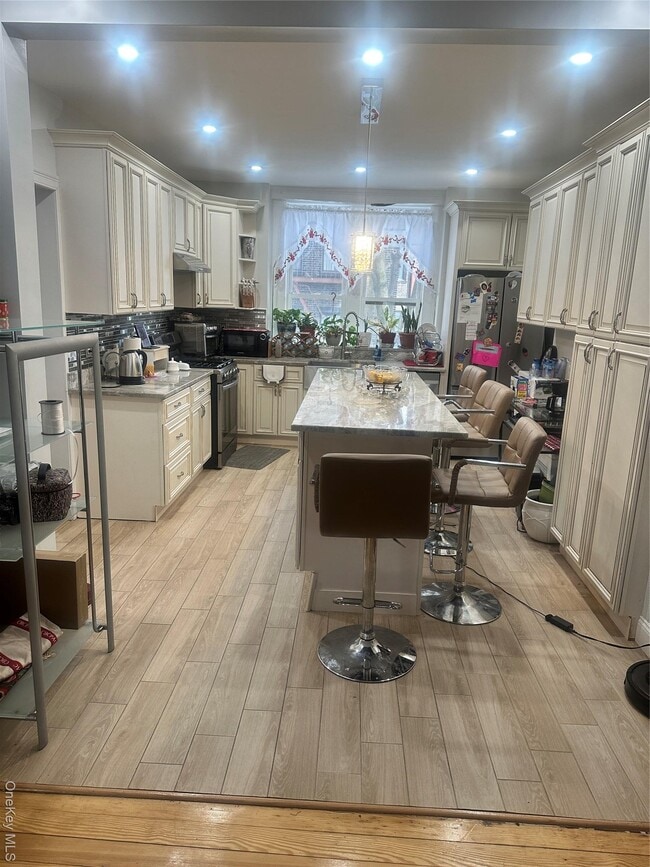 Building Photo - 125 Vanderbilt Ave