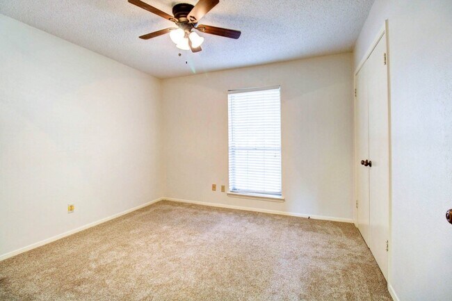 Building Photo - 758 Brighton Ln