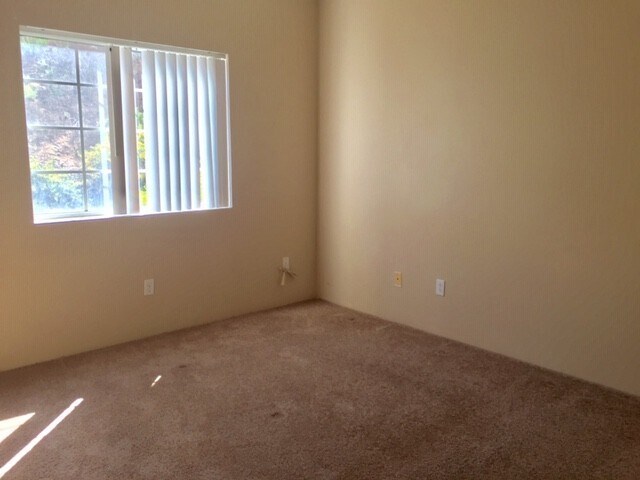 Building Photo - RB 2 Br 2 BathPetOK+washer+Dryer All Appl 2 Prkg spots>TEXT 858-774-1574