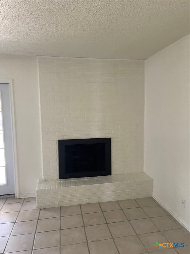 Building Photo - 2403 Hunt Dr