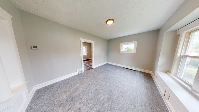 Building Photo - Old Brooklyn Area - 3 Bedroom Single Famil...