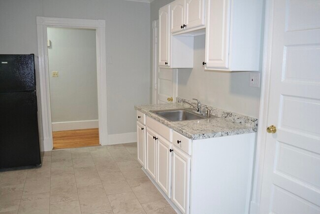 Building Photo - 208 Irving St