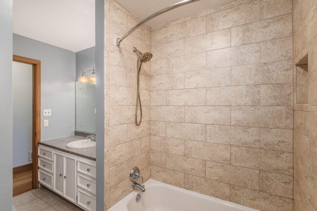 Building Photo - 724 Drummond Ct