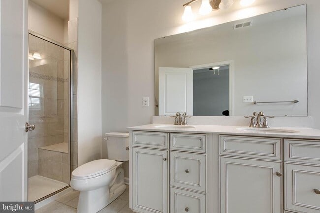 Building Photo - 7912 N Gladden Farm Way