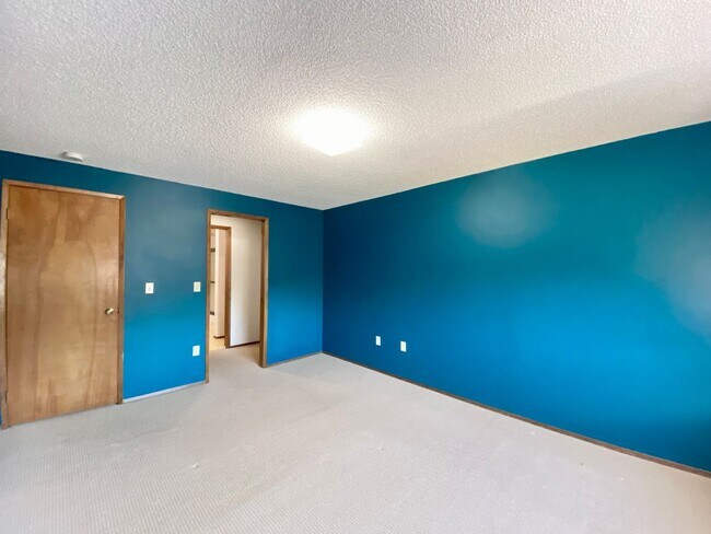 Building Photo - 674