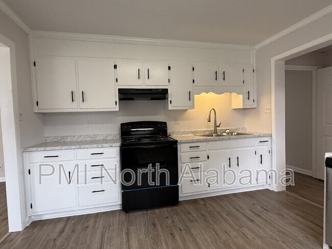 Building Photo - 1021 Fairway Dr NW