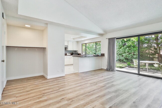 Building Photo - 4082 Avenida Verano