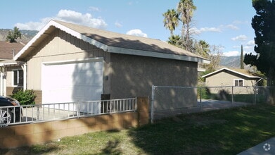 Building Photo - Charming 3-Bedroom Home with Upgraded Kitc...