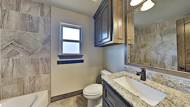 Building Photo - 5917 Grandby Rd