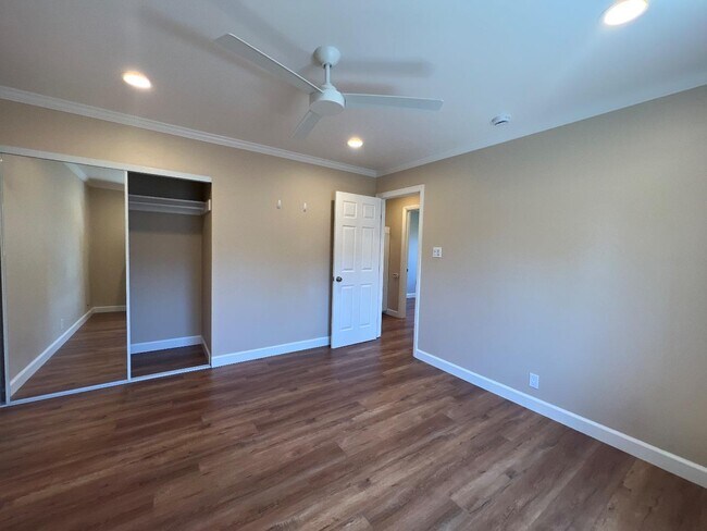 Building Photo - 3095 Calzar Dr