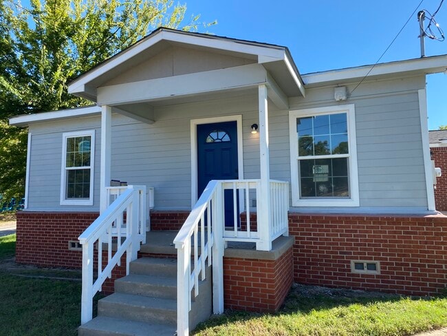 Primary Photo - 2100 South St