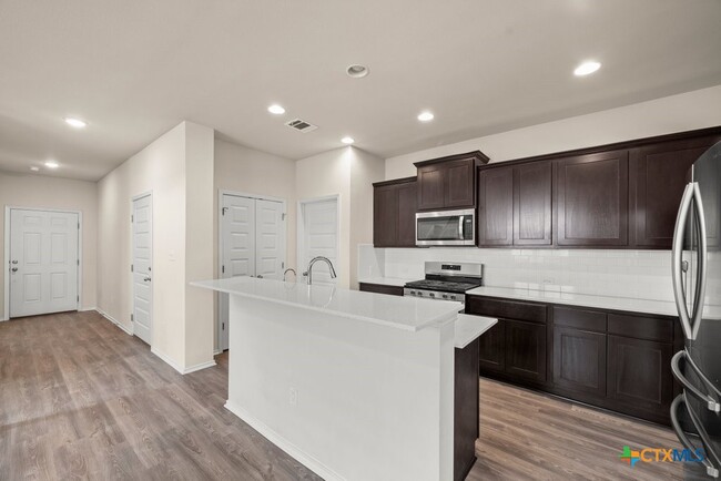 Building Photo - 145 Goldfinch Dr