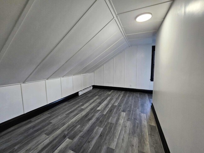 Building Photo - Beautiful 4 Bed, 1 Bath Home for Rent- Spacious, Modern, and Move in Ready!