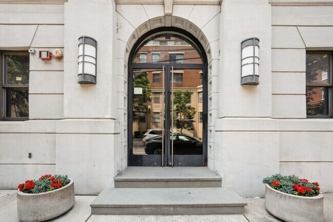 Building Photo - 80 Park Ave