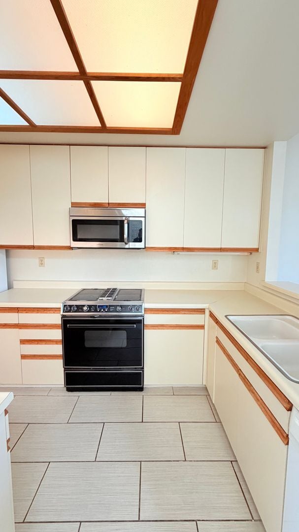 Building Photo - 15 Invincible Ct