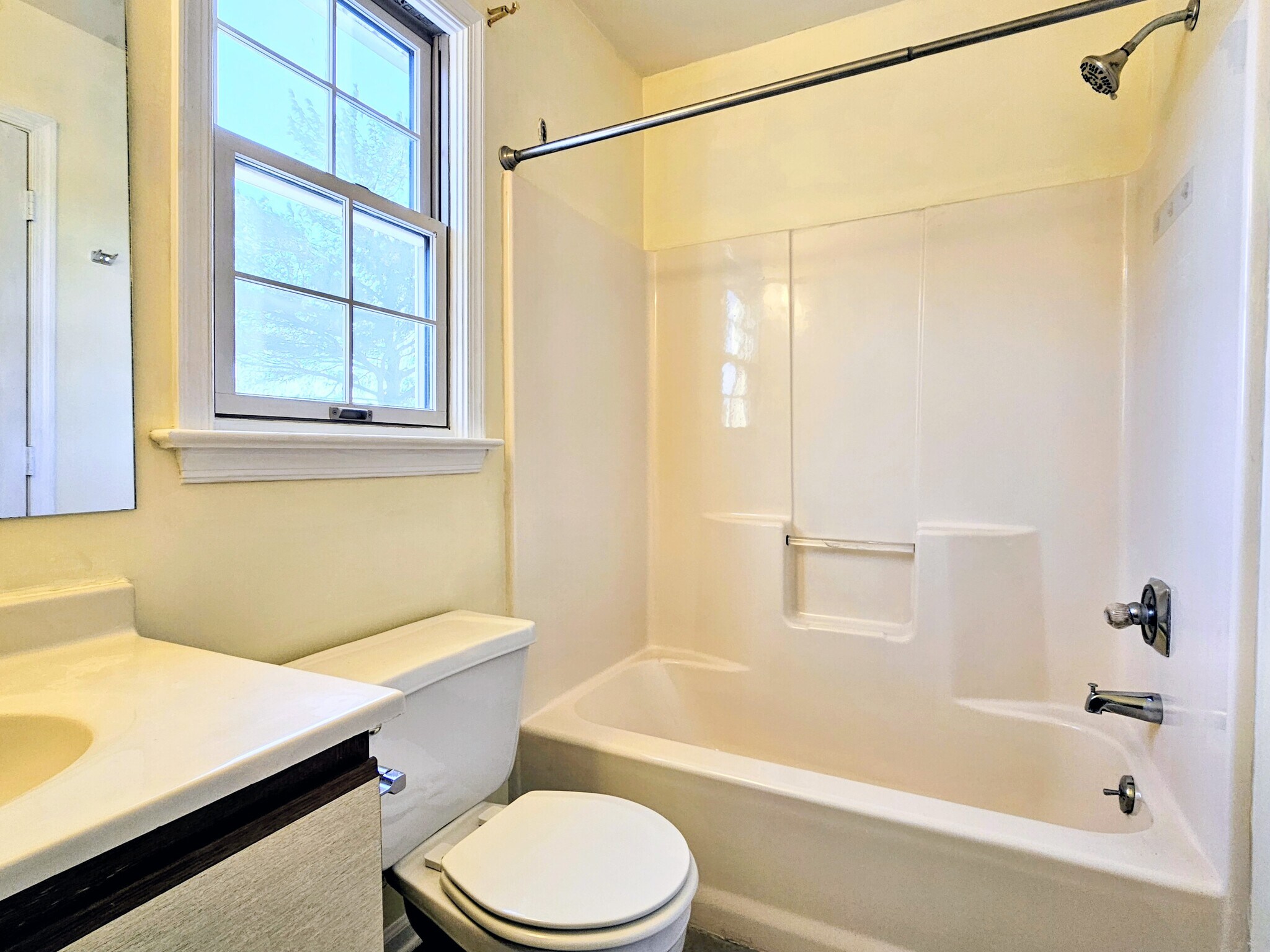 Building Photo - 38 Brookfield Rd