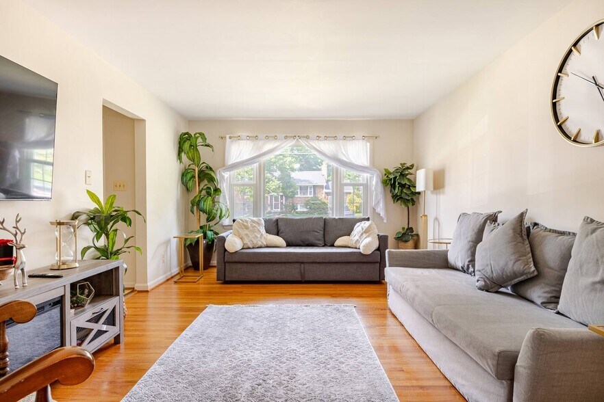 Building Photo - 7527 Fairwood Ln