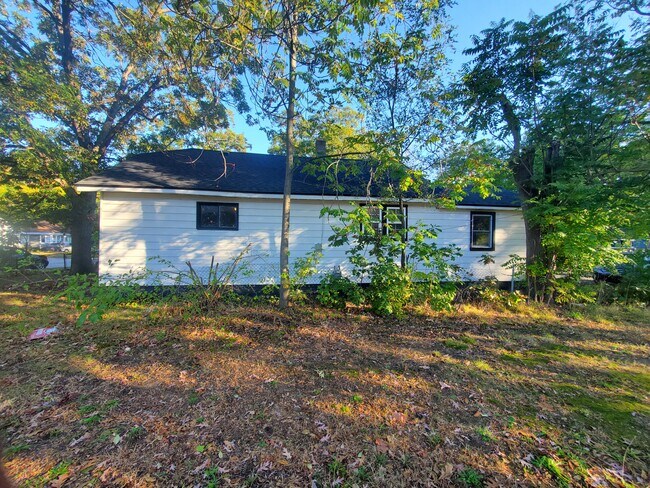 Building Photo - 2646 Reynolds St