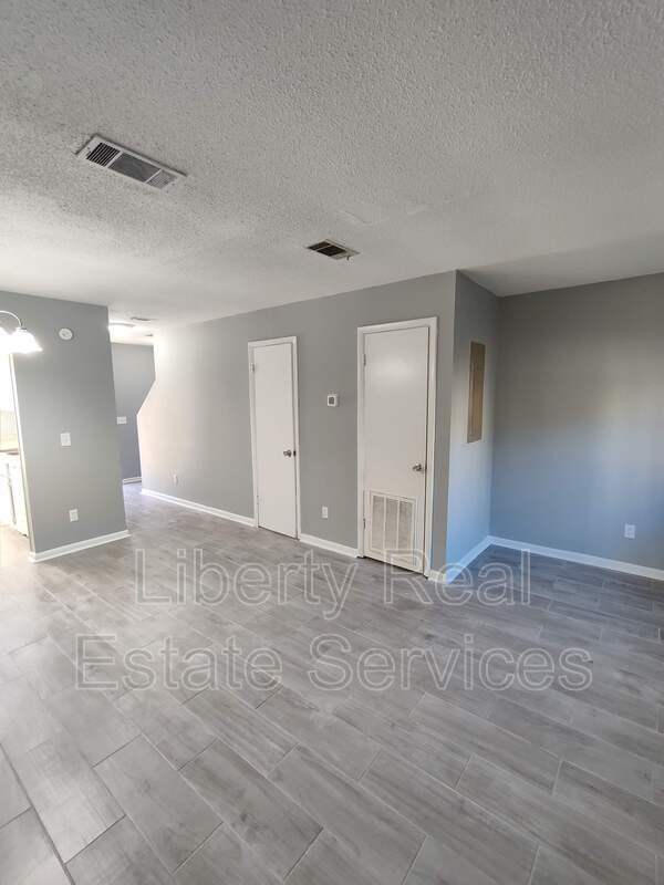 Building Photo - 107 Gilbert St