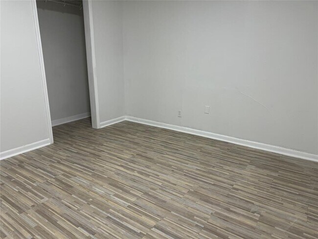Building Photo - 706 Wren Ave