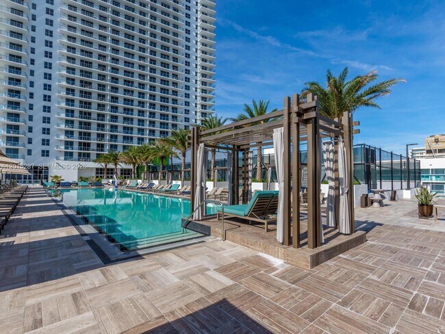 Building Photo - 4010 S Ocean Dr