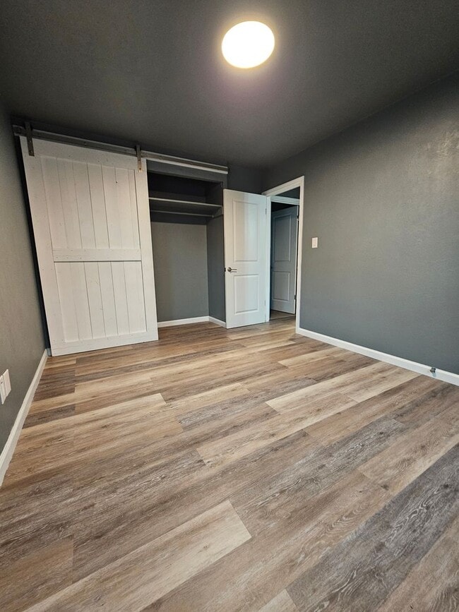 Building Photo - Updated (2) Bed/(1) Bath in Core Norman! Video Walk-Thru Avail!