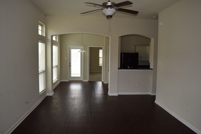 Building Photo - Stunning 3 Bed, 2 Bath in Creek Meadows!