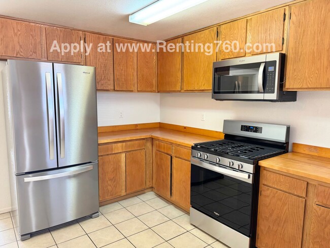 Building Photo - Spacious 2 Bed 1 Bath Home With Indoor Laundry Room
