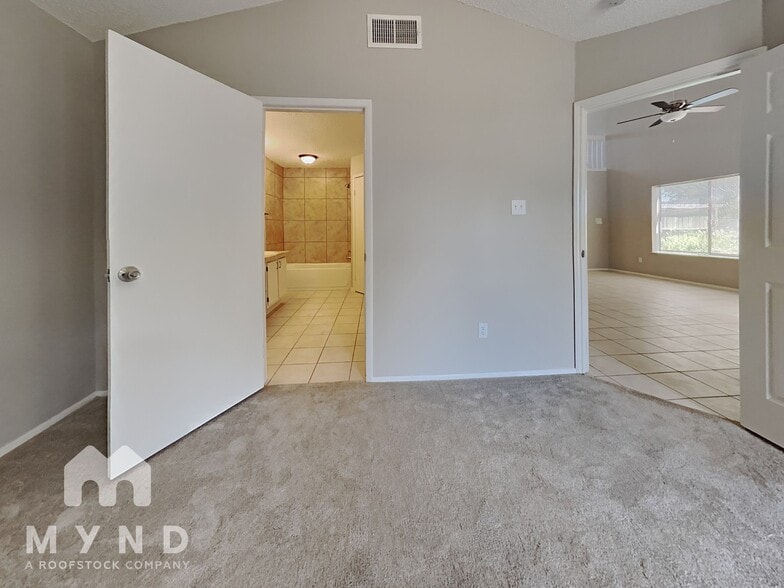 Building Photo - 10826 Riana Dr