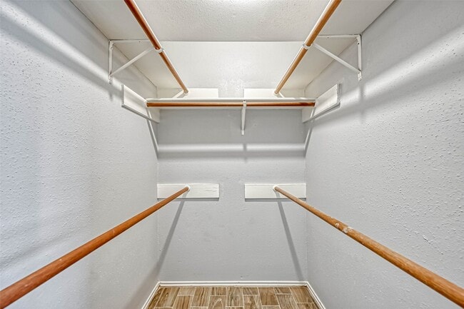 Building Photo - 2235 Sentinal Oaks St