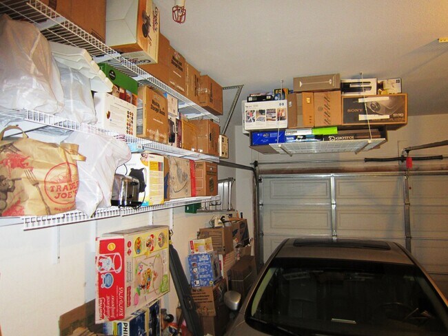 Building Photo - ESCALA - Luxury 2 / 2.5 Townhouse + 2 Car Garage in Gated Escala Community